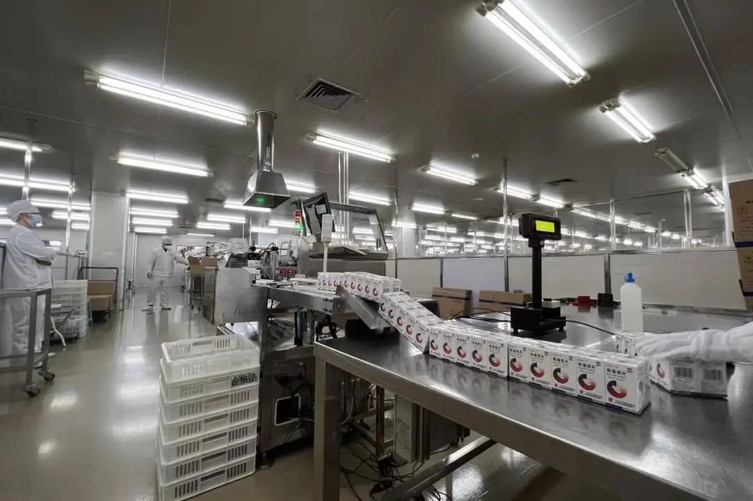 图为广药集团0033990威尼斯布洛芬生产车间